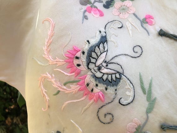 Vintage 80s off White Chinese Hand Embroidered Silk Jacket