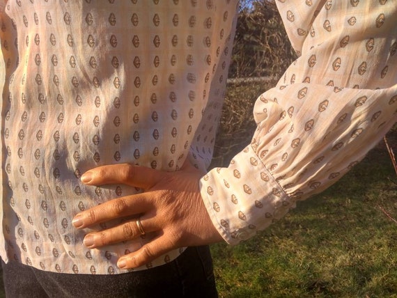 Vintage 70s Boho beige cotton chemise with geomet… - image 7