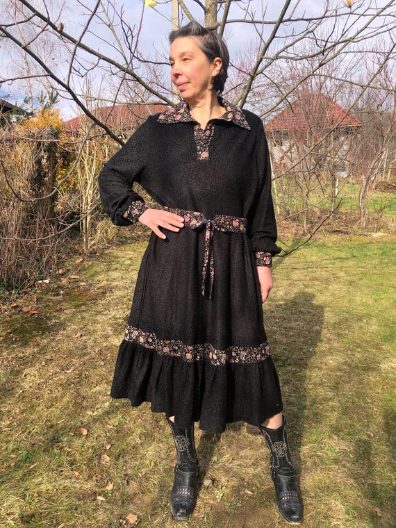 Vintage 70s Black Dress. Long Sleeve Ruffled Midi Dress. L Size