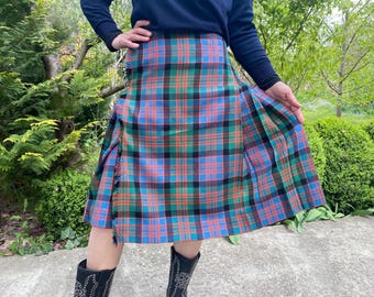 Vintage 80s Scottish Tartan Skirt Kilt. Plaid pleated wrap skirt. Clan Crest label. S-M size