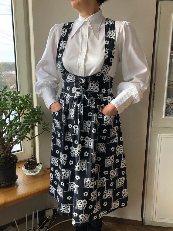 Black floral pinafore dress outlet