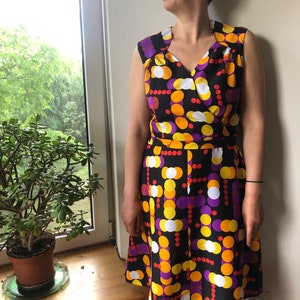 Vintage 60s 70s retro dress. Bright geometric print sleeveless dress. M size