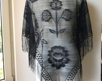 Vintage black shawl. Lace fringed shawl. Triangle knit scarf.