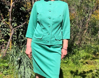 Vintage 50s emerald green skirt suit. S/M size.