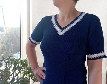 Vintage 70s retro style blue knitted shirt with white edges. M size.