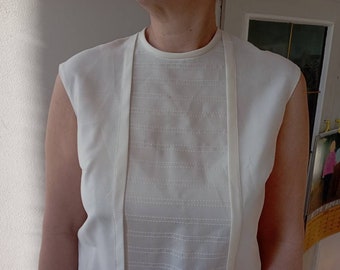 Vintage 60s ivory sleeveless back buttoned blouse. M size.