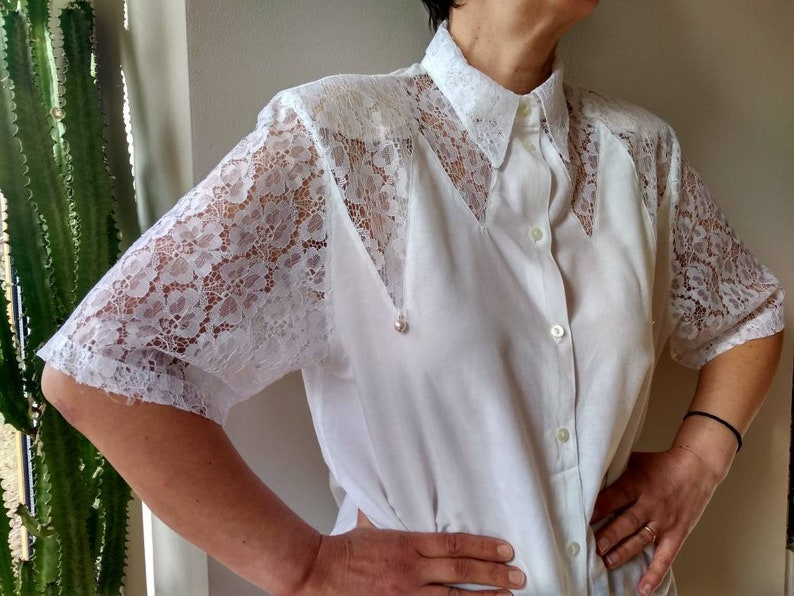 Vintage 80s white blouse with lace collar and short lace sleeves M-L size.