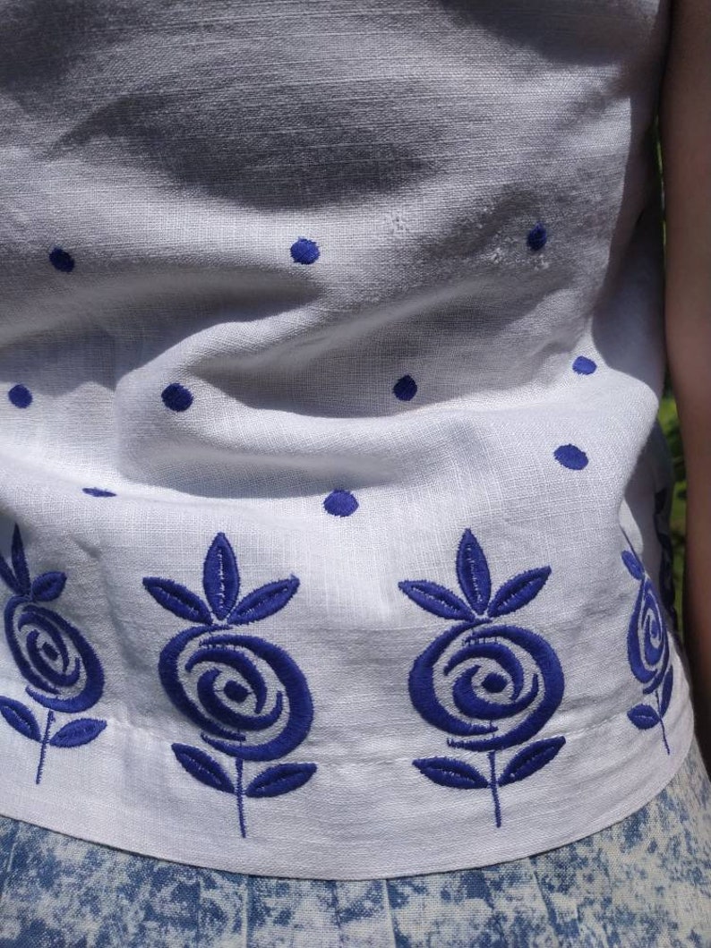 Vintage 60/'s white cotton sleeveless top with blue floral embroidery.