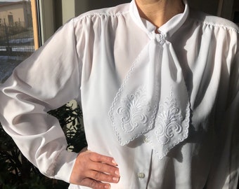 Vintage 80s white long sleeve shiny blouse. L size.