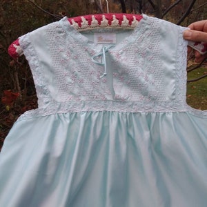 Vintage 80s mint green full length night gown. M size.