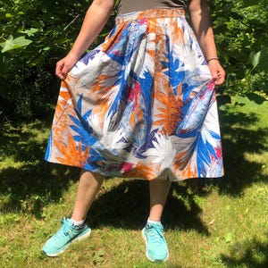 Vintage 80s cotton midi skirt. Colourful plant print skirt. Midi skirt S/M size.
