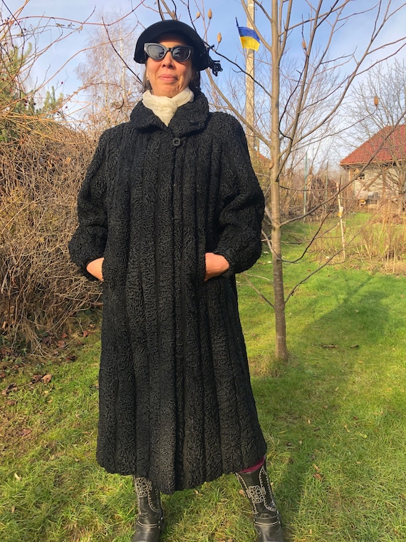 Vintage 60-70ss long black Astrakhan fur coat . M-