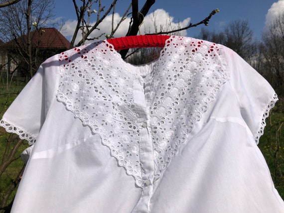 Vintage 70s,80s white cotton nightgown with eyele… - image 3