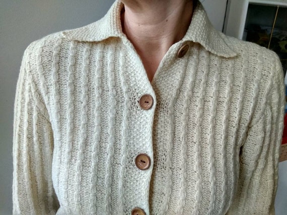 Vintage 40s, 50s hand knitted ivory wool cardigan… - image 2