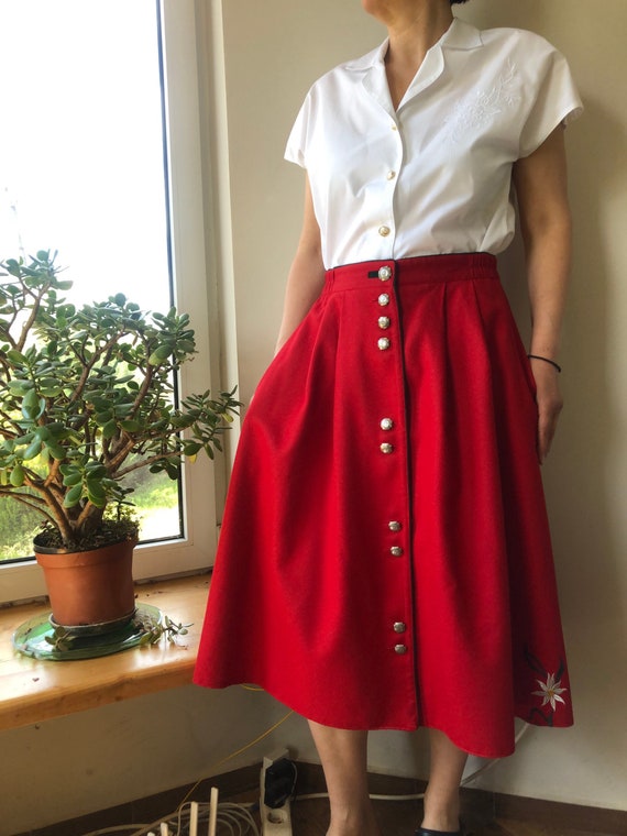 Vintage 80s Trachten style red midi skirt. M size.