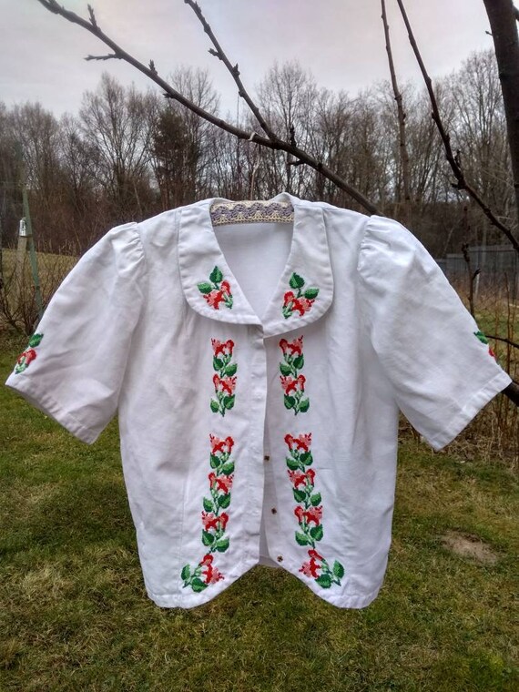 Vintage 40s hand embroidered blouse. White cotton