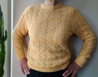 Vintage 80s mustard yellow hand knitted sweater. M size.