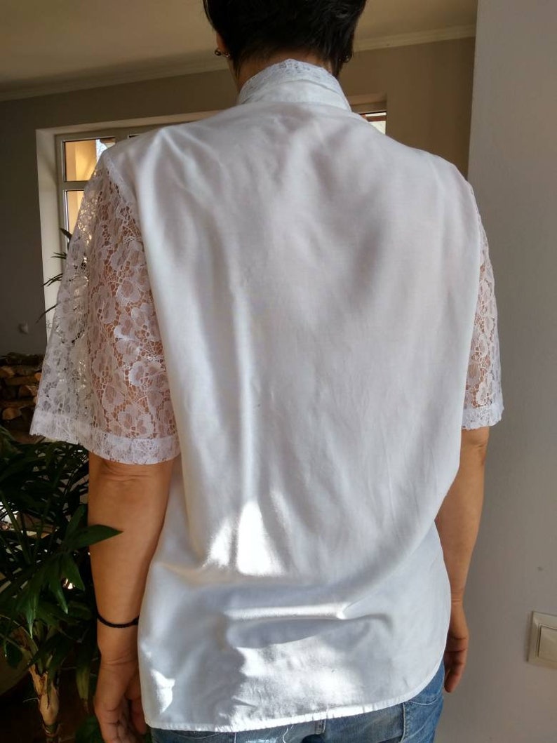 Vintage 80s white blouse with lace collar and short lace sleeves M-L size.