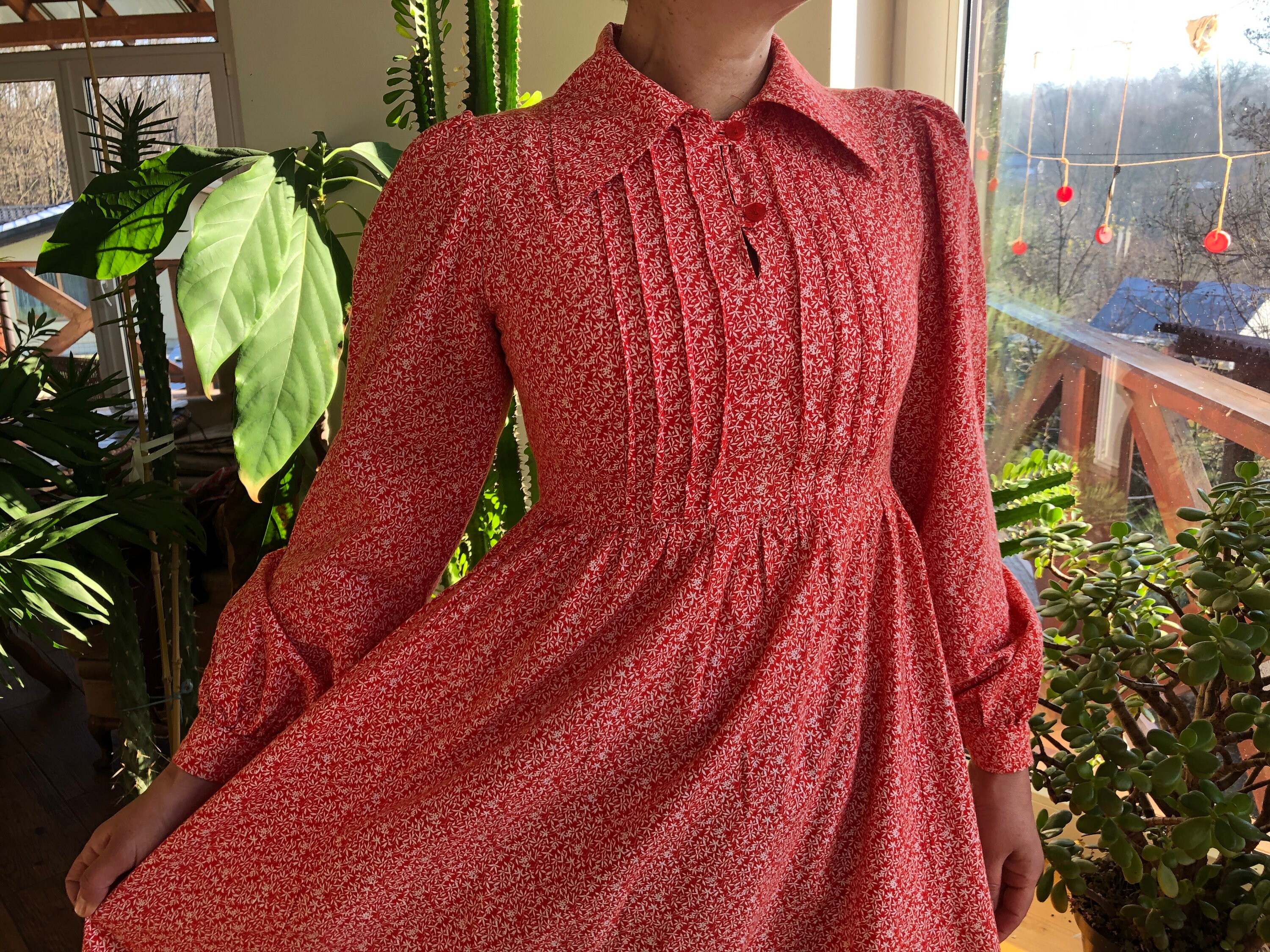 LAURA ASHLEY 黒赤ベルベットケープ ビンテージ LAURA ASHLEY 黒赤