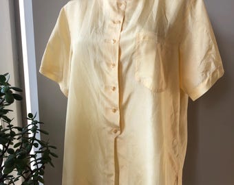 Vintage 80s light yellow silk blouse. Short sleeve button down blouse. M/L size.