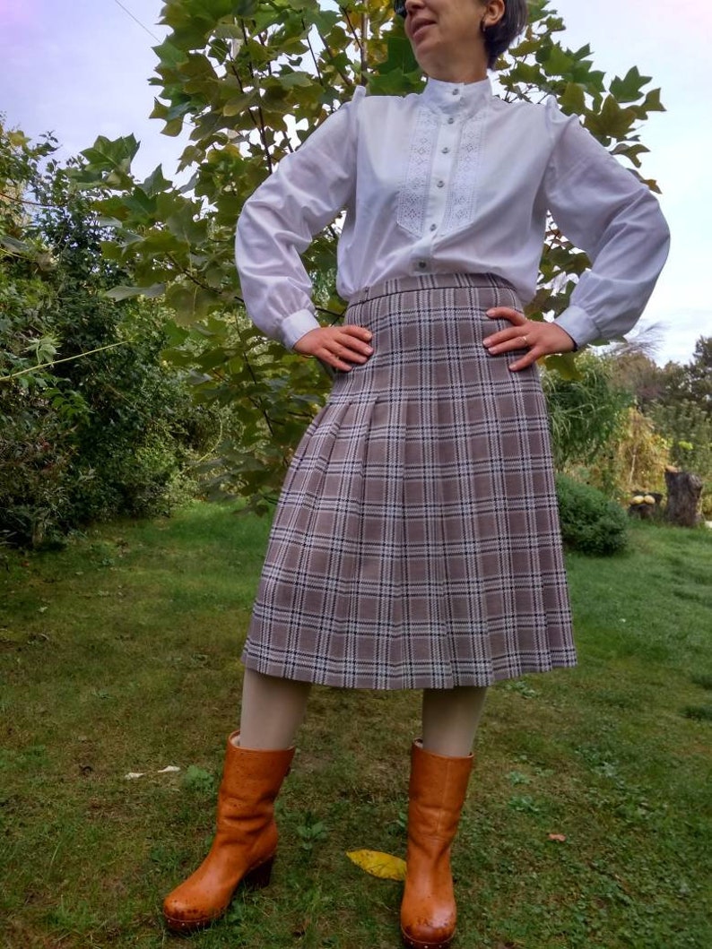 Vintage 70s grey and brown plaid pleated skirt.