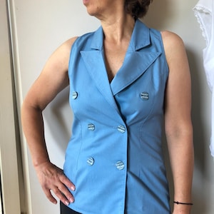 Vintage 70s sleeveless collared top. Light blue cotton double breasted top. S/M size