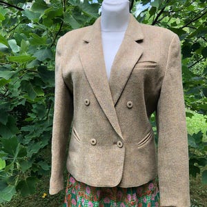 Vintage 80s womens tweed jacket. Double breasted herringbone light brown wool blazer. M size