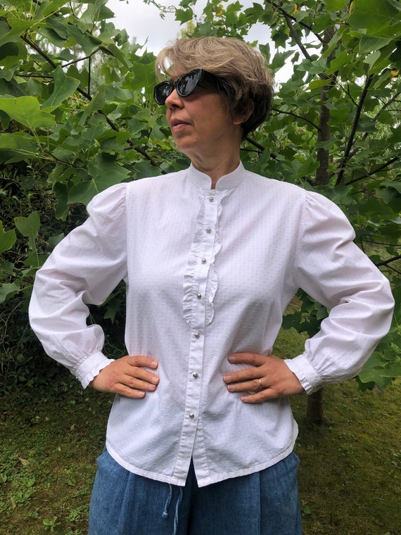 Vintage 80-90ss white Trachten style cotton blouse