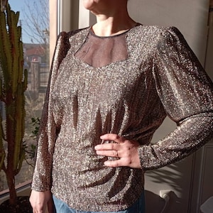 Vintage 80s iridescent rainbow lurex blouse. Puff sleeve party blouse. M-L size.
