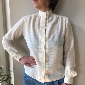 Vintage 80s silk blouse. Ivory pin striped silk blouse with golden lurex thread. M size blouse.