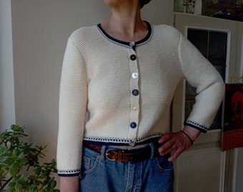 Vintage 90s hand knitted soft ivory cropped cardigan with colourful buttons. M size.