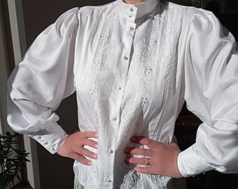 Vintage 80s bright white mutton sleeve blouse decorated with machine embroidery. M size white blouse.