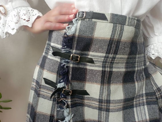 Vintage 70-80ss grey and blue tartan skirt. M-L s… - image 3