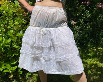 Vintage 70s White Lace Petticoat. Vintage Ruffled Petticoat. M size