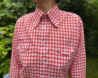 Vintage 70s Checked Red and White Men’s Shirt. Dagger collar shirt. M size