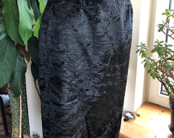 Gonna vintage in peluche nera anni '80, stile anni '50. Gonna a tubino in pelliccia nera taglia M.