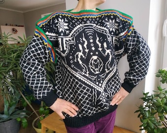 Vintage Scandinavian wool knit sweater. Black and white patterned hand knitted pullover. Unisex.