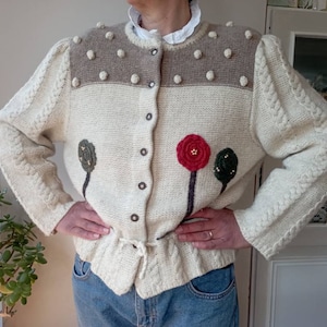 Vintage Austrian beige cable knit embroidered cardigan. L size.