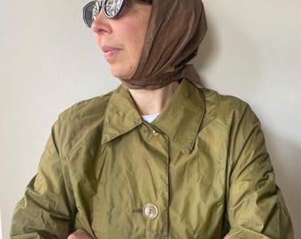 Imperméable pour femme vert olive vintage des années 80 avec foulard. Plumeau vert. Taille M-L