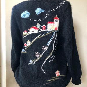 Vintage gebreid vest met landschapsmotief. Handgebreide trui van zwarte wol in folkloristische stijl. M-maat