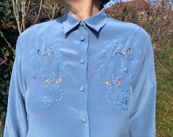 Vintage 70s does 40s embroidered silk blouse. Steel blue long sleeve blouse decorated with tender hand embroidery. M size.