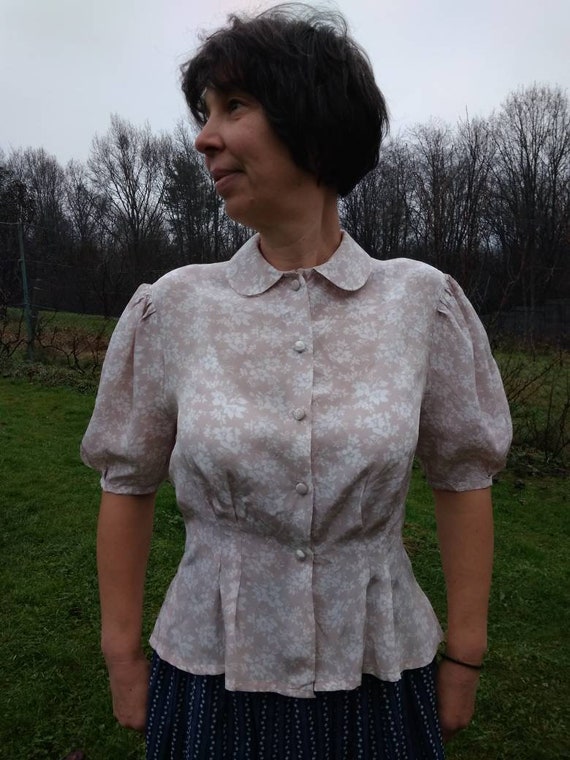Vintage Laura Ashley blouse. 80s beige white flowe