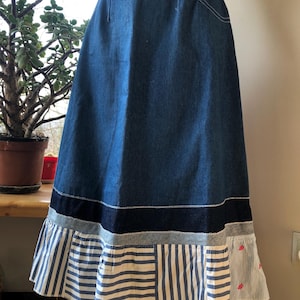 Vintage 80s blue denim skirt. Blue jeans flared midi skirt with patchwork frilles. M size.