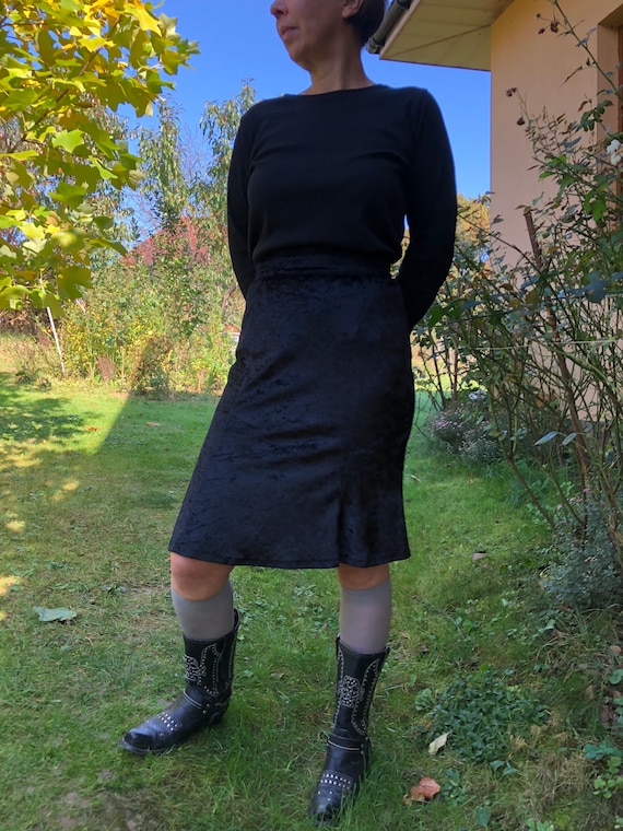 Black velvet 90s skirt deals