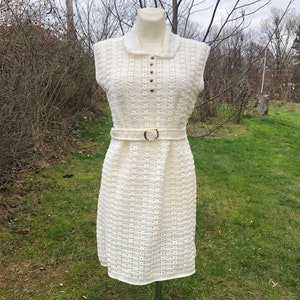 Vintage 60er Jahre weißes Häkelkleid. Peter Pan Kragen ärmelloses Kleid. Größe S/M