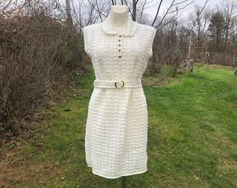 Vintage 60s white crochet dress. Peter Pan collar sleeveless dress. S/M size