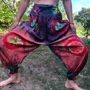 Vintage 2000s colourful tie dye harem pants. M-L size.