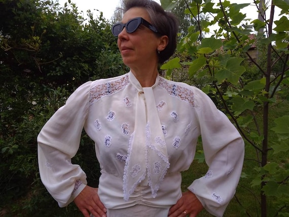 Antique ivory silk blouse with bobbin lace details