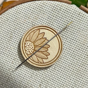 Sunflower Needle Minder Magnet, Wood Needle Keeper, Magnetic Needleminder, Floral Needle Minder, Embroidery Accessory, Cross Stitch Magnet.