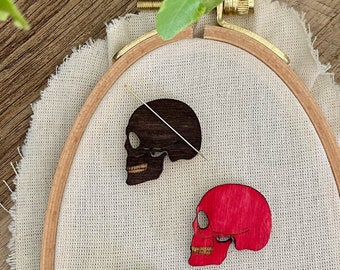 Skull Needle Minder, Wooden Magnet Needle Minder, Watercolor Needle Minder, Cross Stitch Tool, Embroidery Accessory, Modern Needle Minder.